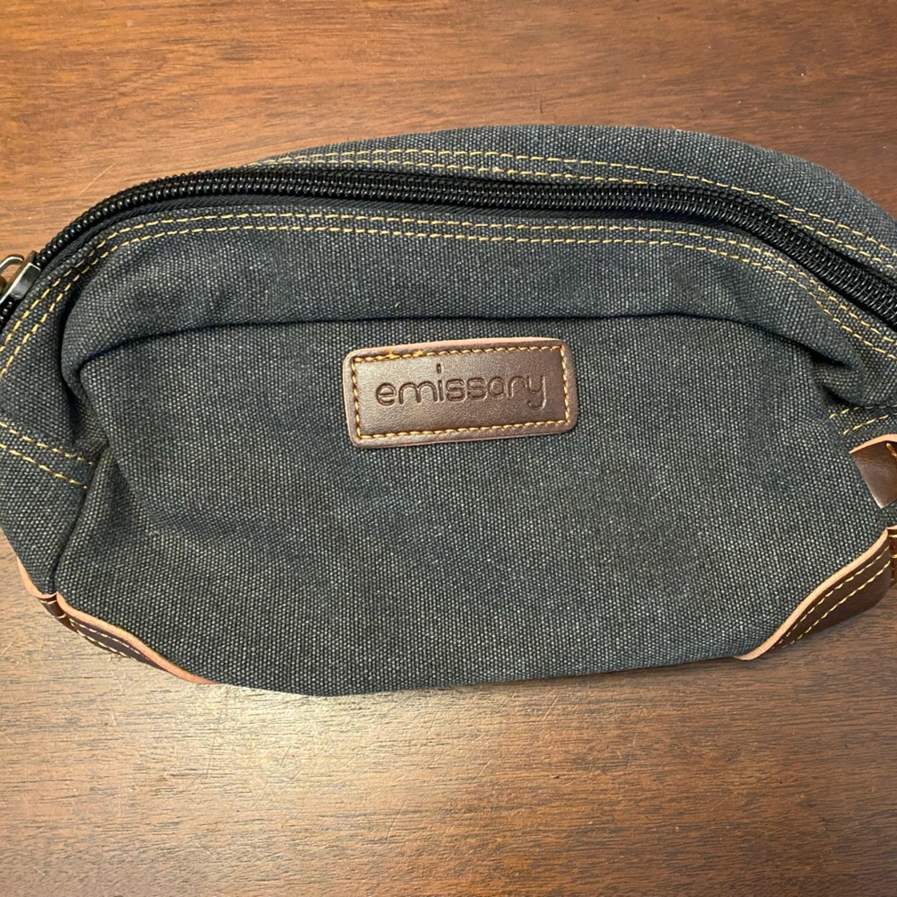 NWOT Men’s Canvas & Leather Doppler Bag.